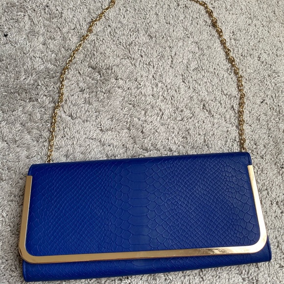 Also shoes and matching clutch. - Picture 5 of 6